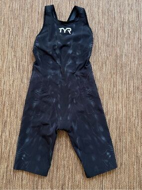 TYR Venzo Women's  Tech Suit Size 24 Kneeskin Swimsuit. In good condition.
